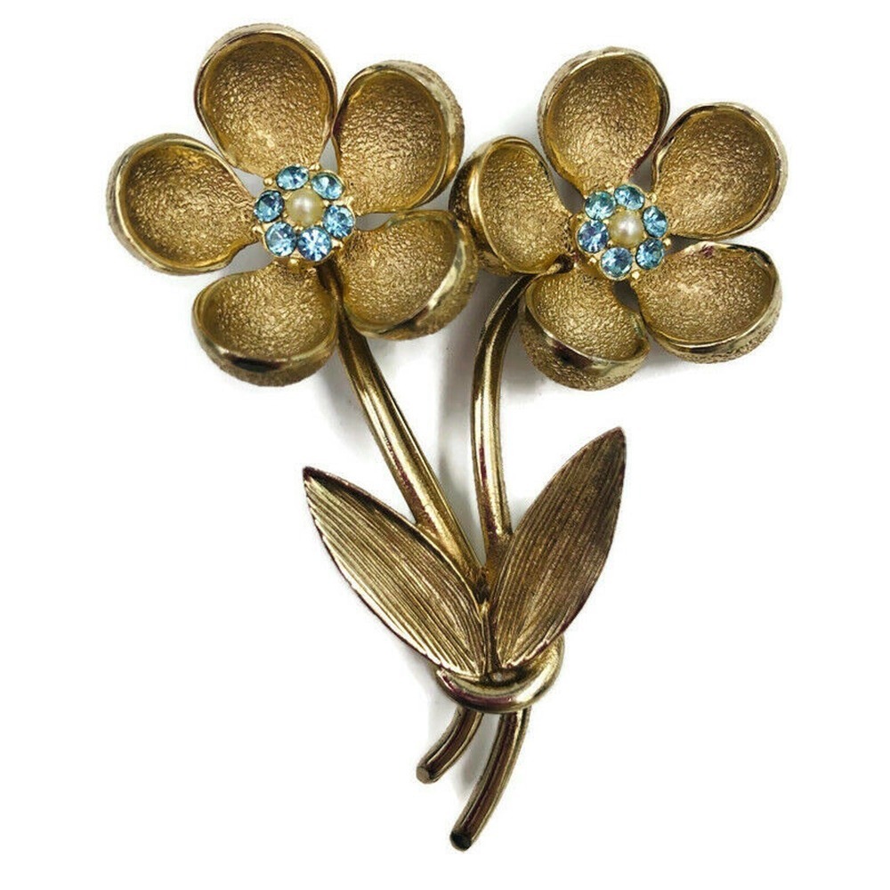 Bergere Flower Brooch Pin & Clip On Earrings Set - Picture 8 of 12